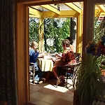 Konukevi Frauenpension Arleta - Women Only 3*