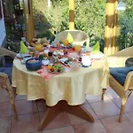 Frauenpension Arleta - Women Only 3*