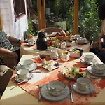 Frauenpension Arleta - Women Only