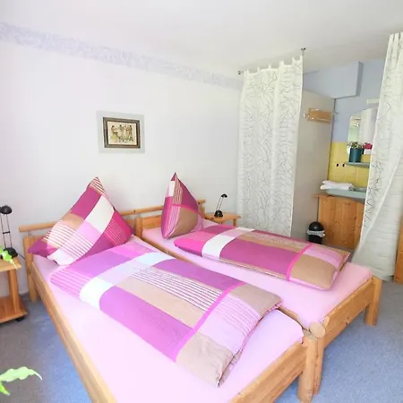 Frauenpension Arleta - Women Only