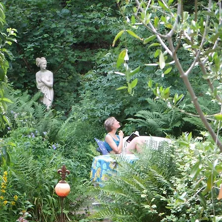 Frauenpension Arleta - Women Only Guest house