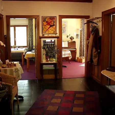 Guest house Frauenpension Arleta - Women Only
