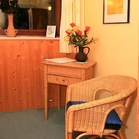Frauenpension Arleta - Women Only 3*