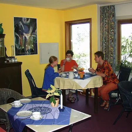 Frauenpension Arleta - Women Only